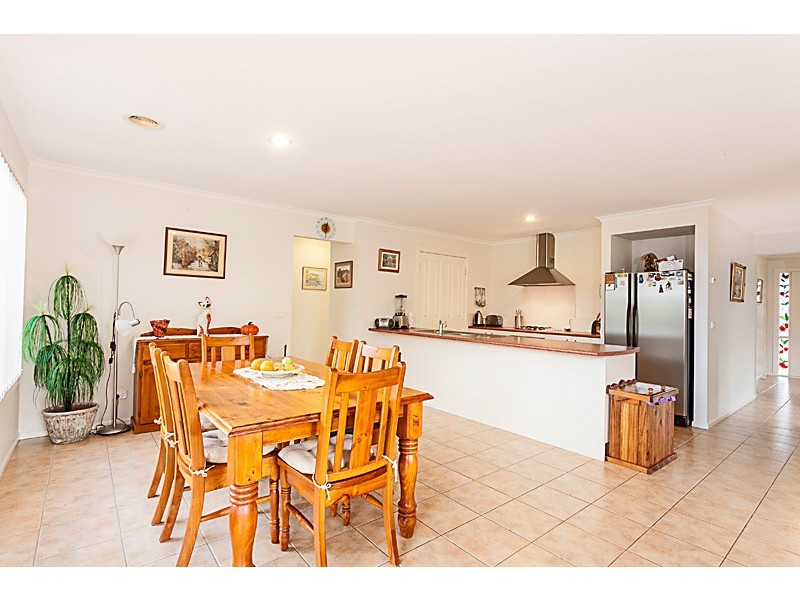 5 Ernest Crescent, Narre Warren South VIC 3805