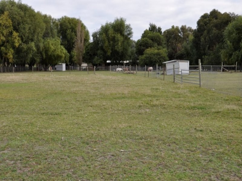 5 Garden Street, Cranbourne East VIC 3977