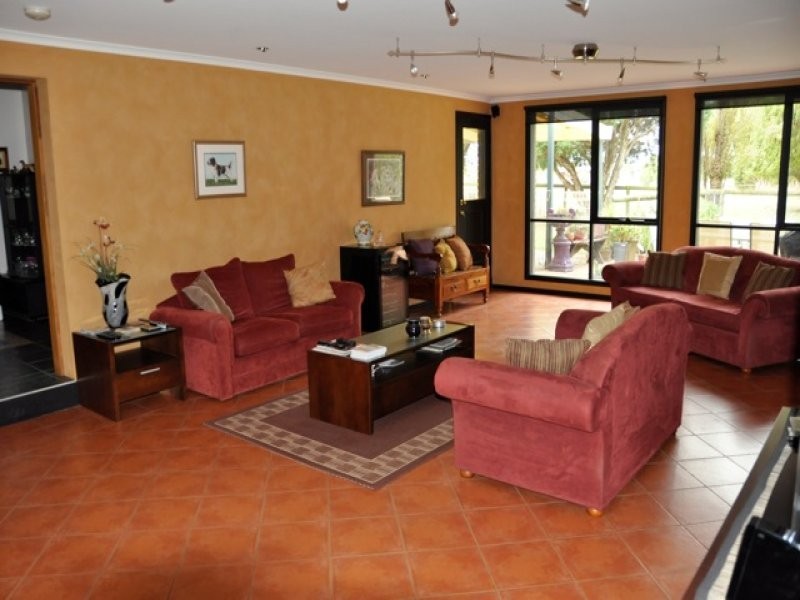 5 Garden Street, Cranbourne East VIC 3977