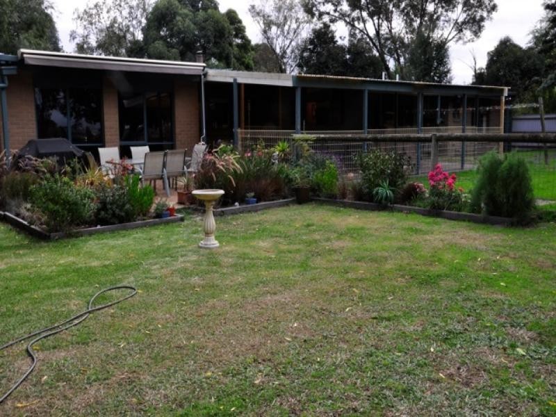 5 Garden Street, Cranbourne East VIC 3977