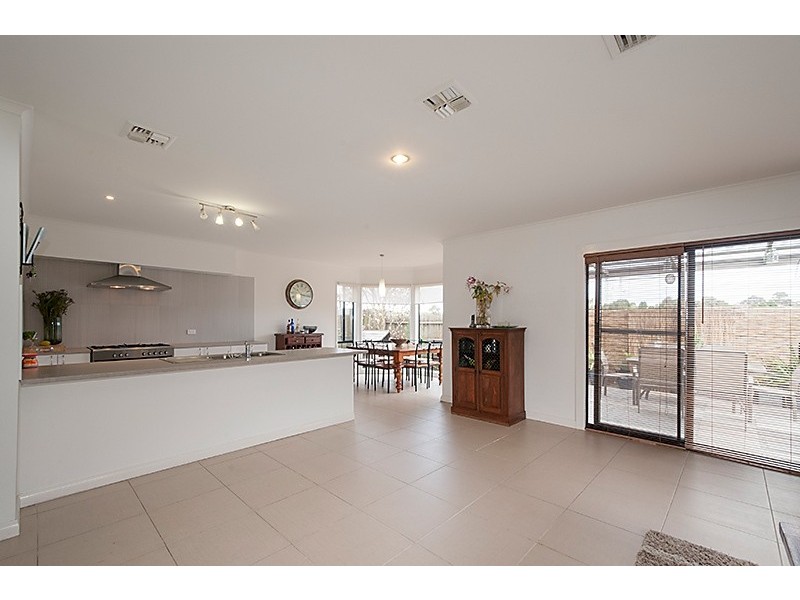 11 Pike Close, Narre Warren South VIC 3805