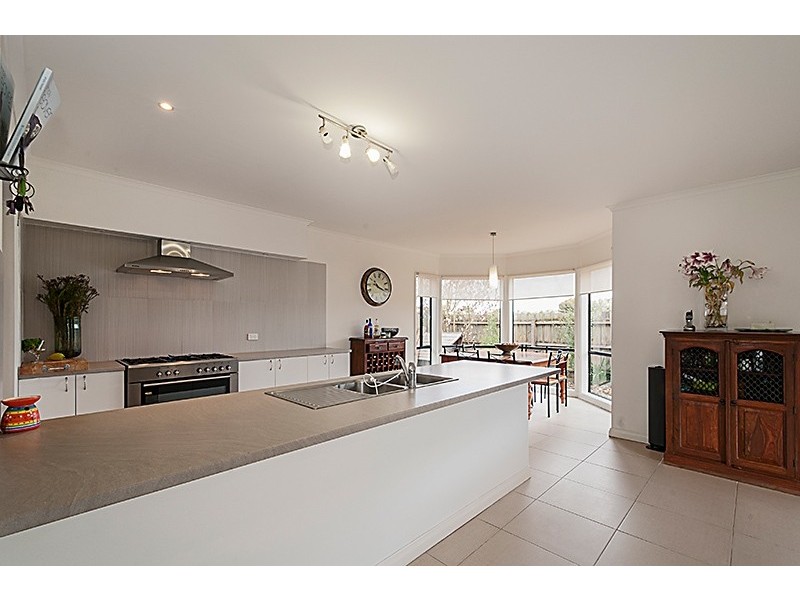 11 Pike Close, Narre Warren South VIC 3805