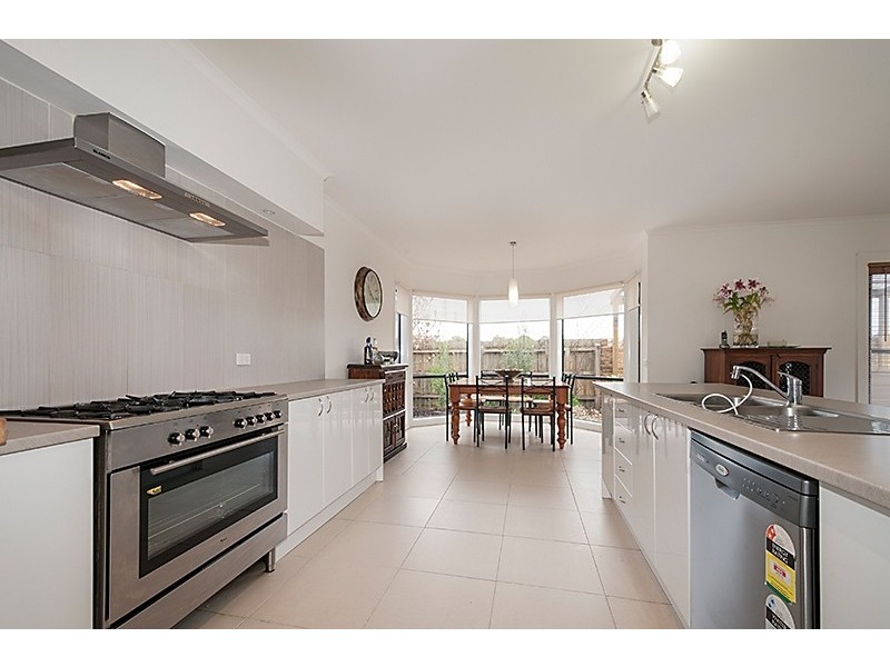 11 Pike Close, Narre Warren South VIC 3805