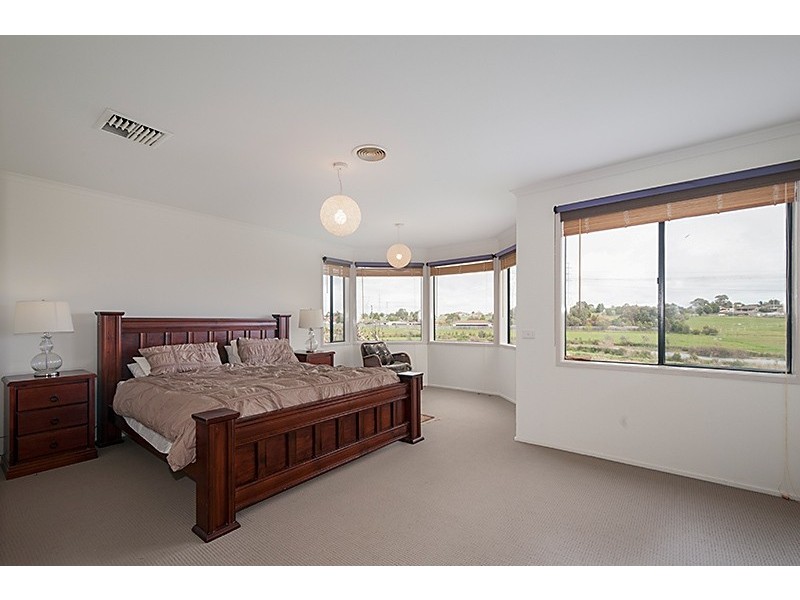 11 Pike Close, Narre Warren South VIC 3805