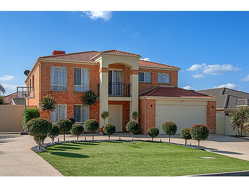 8 Braybrook Drive, Narre Warren South VIC 3805