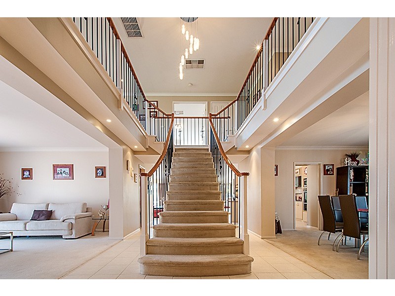 8 Braybrook Drive, Narre Warren South VIC 3805