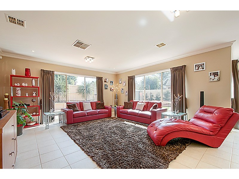 8 Braybrook Drive, Narre Warren South VIC 3805