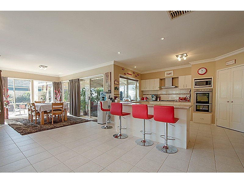 8 Braybrook Drive, Narre Warren South VIC 3805