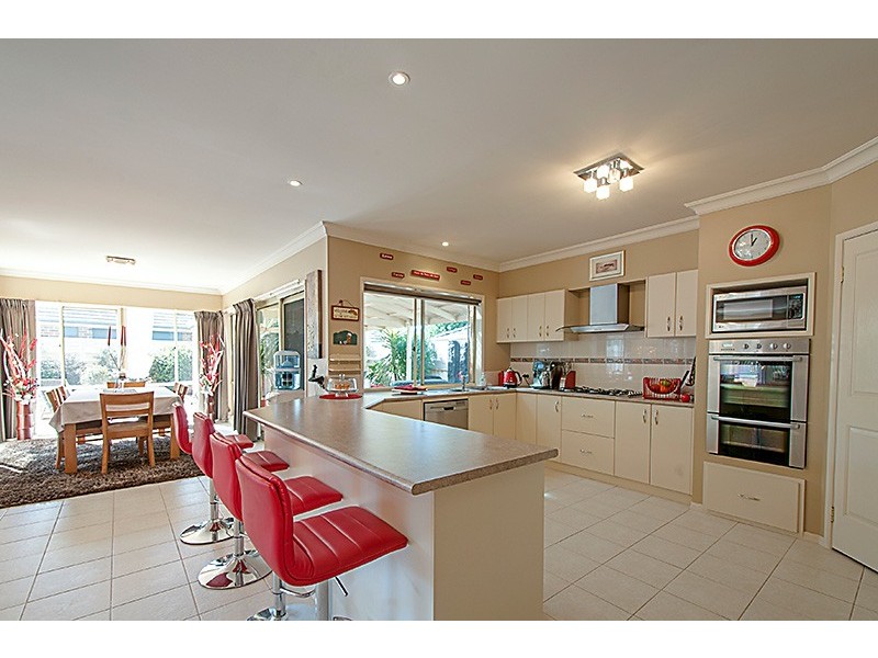 8 Braybrook Drive, Narre Warren South VIC 3805