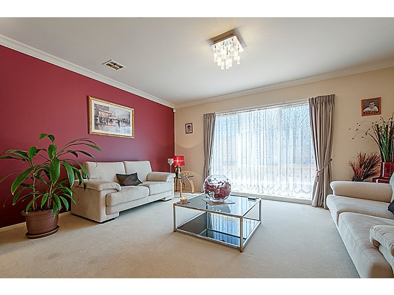 8 Braybrook Drive, Narre Warren South VIC 3805