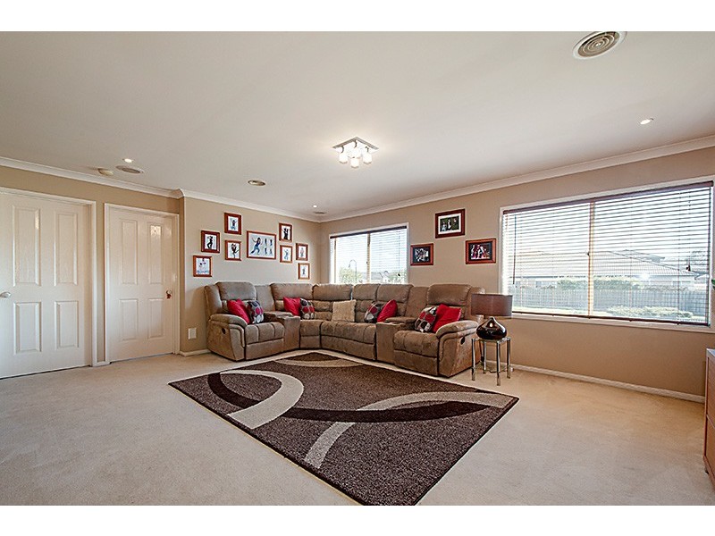 8 Braybrook Drive, Narre Warren South VIC 3805