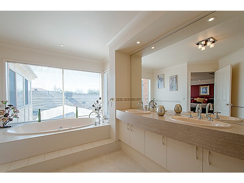 8 Braybrook Drive, Narre Warren South VIC 3805