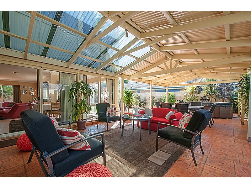 8 Braybrook Drive, Narre Warren South VIC 3805