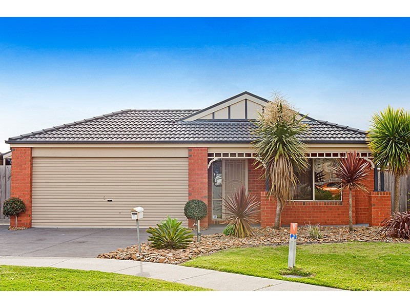 11 Bronson Circuit, Cranbourne North VIC 3977