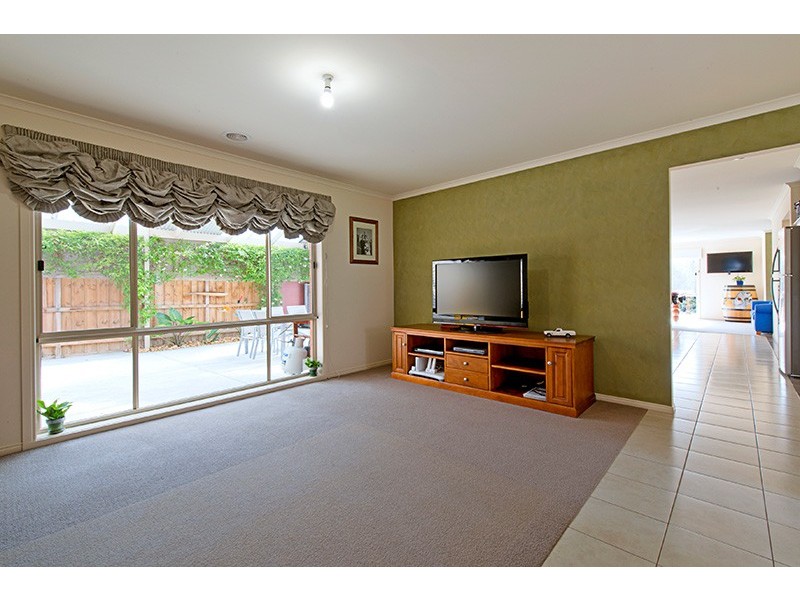 11 Bronson Circuit, Cranbourne North VIC 3977
