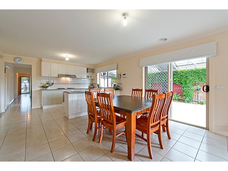 11 Bronson Circuit, Cranbourne North VIC 3977