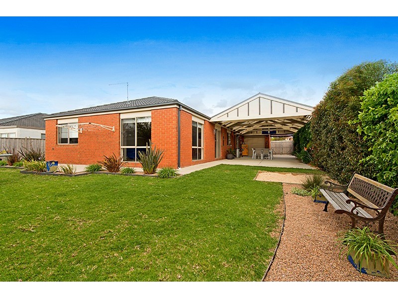 11 Bronson Circuit, Cranbourne North VIC 3977