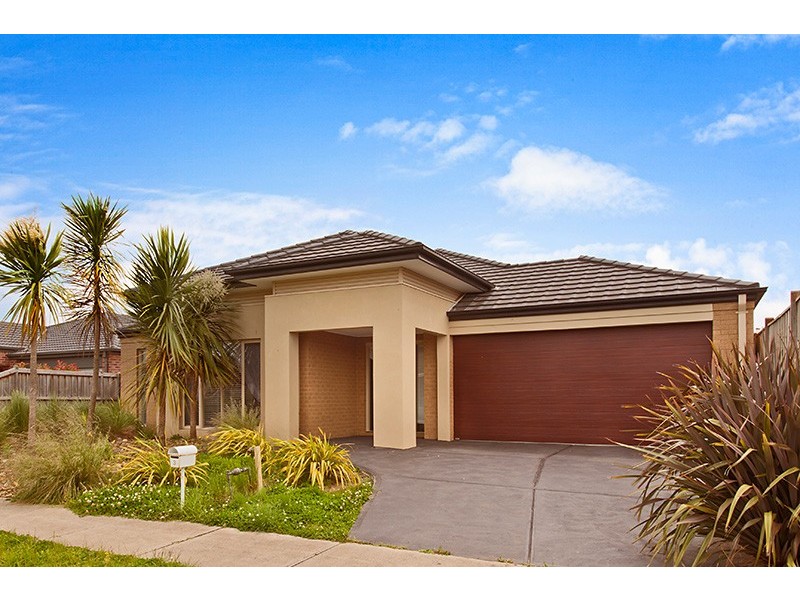 3 Lancashire Drive, Cranbourne North VIC 3977