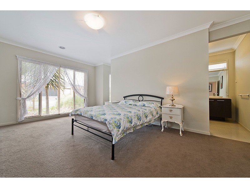 3 Lancashire Drive, Cranbourne North VIC 3977
