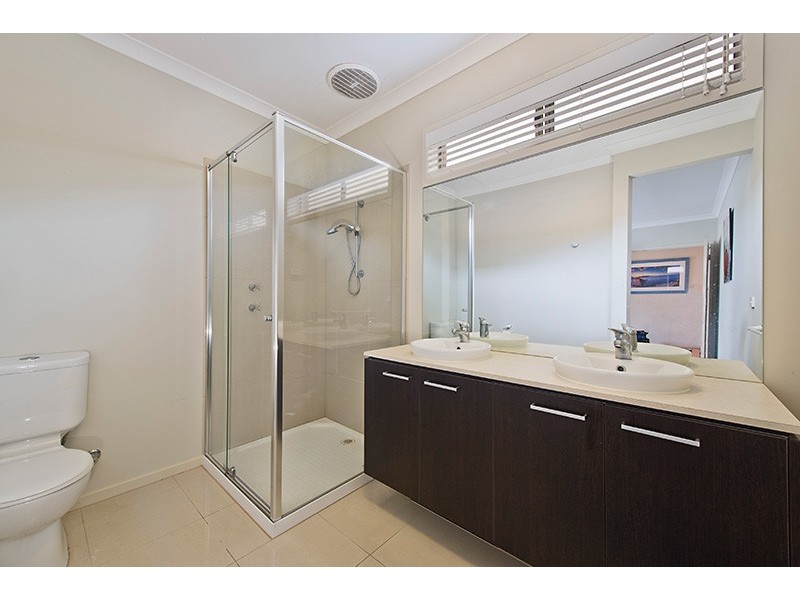 3 Lancashire Drive, Cranbourne North VIC 3977