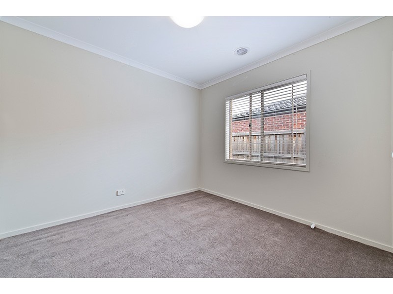 3 Lancashire Drive, Cranbourne North VIC 3977