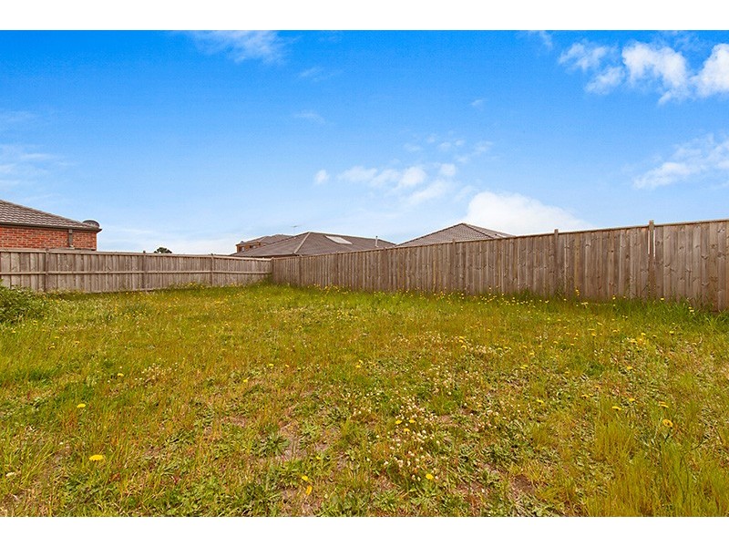 3 Lancashire Drive, Cranbourne North VIC 3977