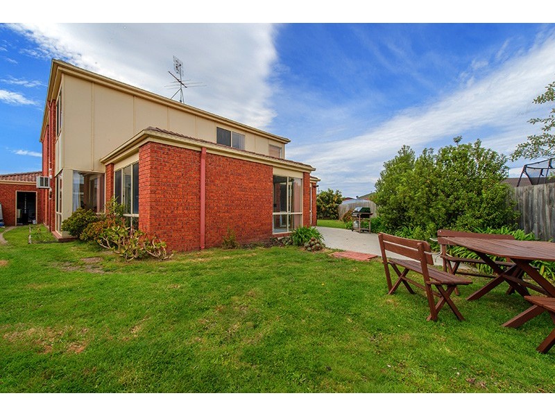 5 Isabella Place, Cranbourne North VIC 3977