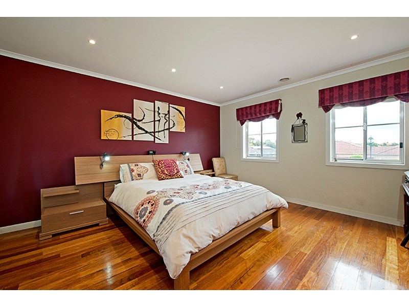 17 Blandford Crescent, Narre Warren South VIC 3805