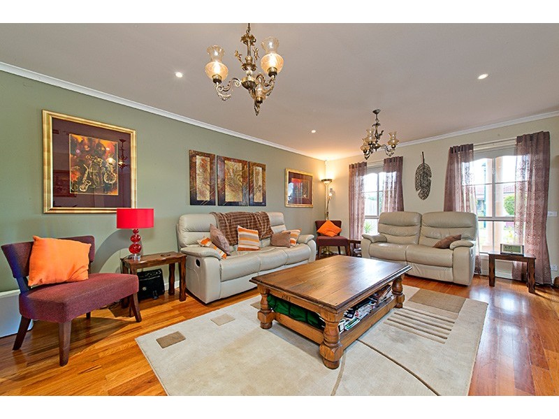 17 Blandford Crescent, Narre Warren South VIC 3805