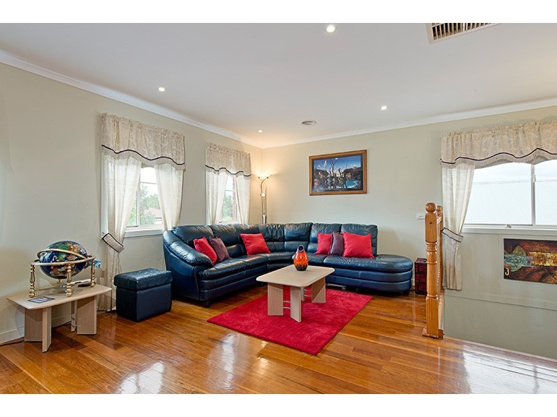 17 Blandford Crescent, Narre Warren South VIC 3805