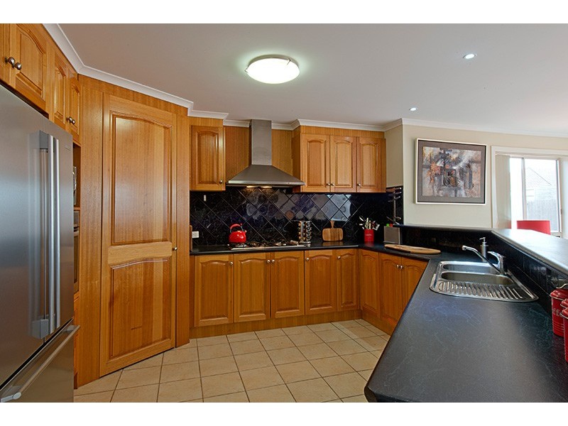 17 Blandford Crescent, Narre Warren South VIC 3805