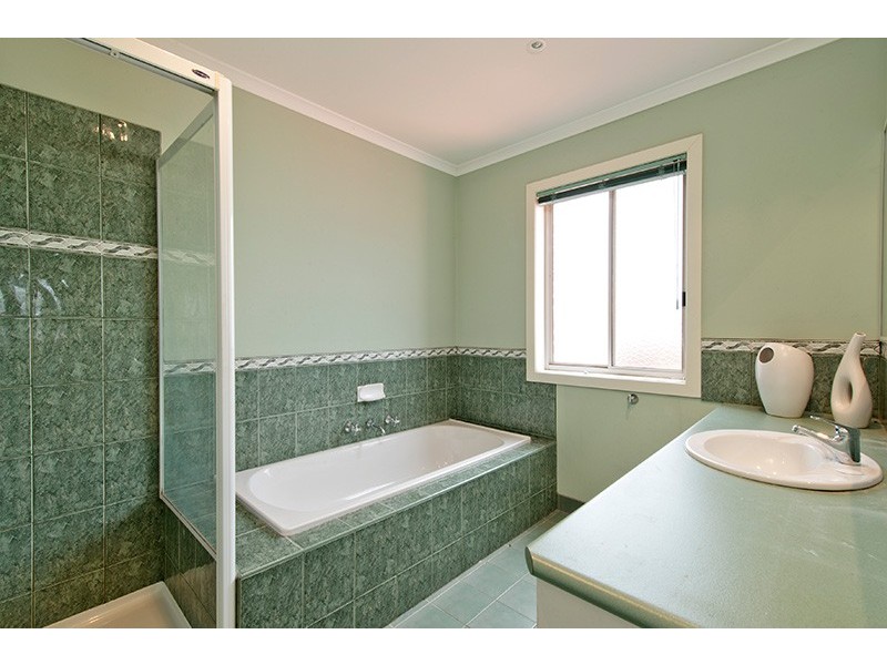 17 Blandford Crescent, Narre Warren South VIC 3805