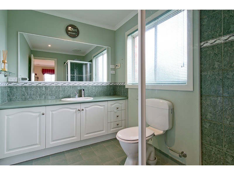 17 Blandford Crescent, Narre Warren South VIC 3805