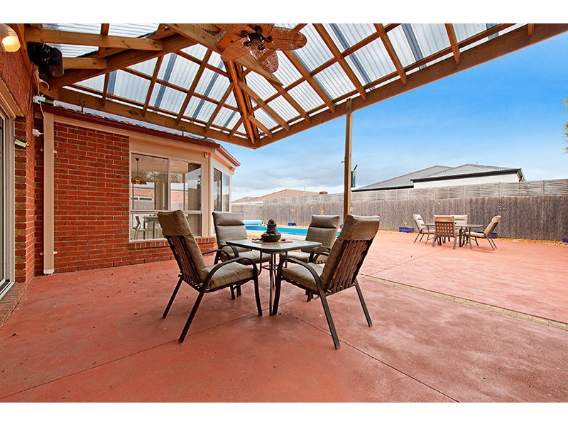 17 Blandford Crescent, Narre Warren South VIC 3805