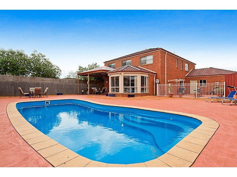 17 Blandford Crescent, Narre Warren South VIC 3805