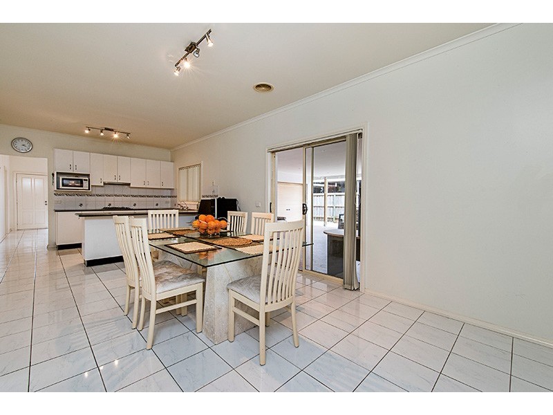 14 Fenton Place, Narre Warren South VIC 3805