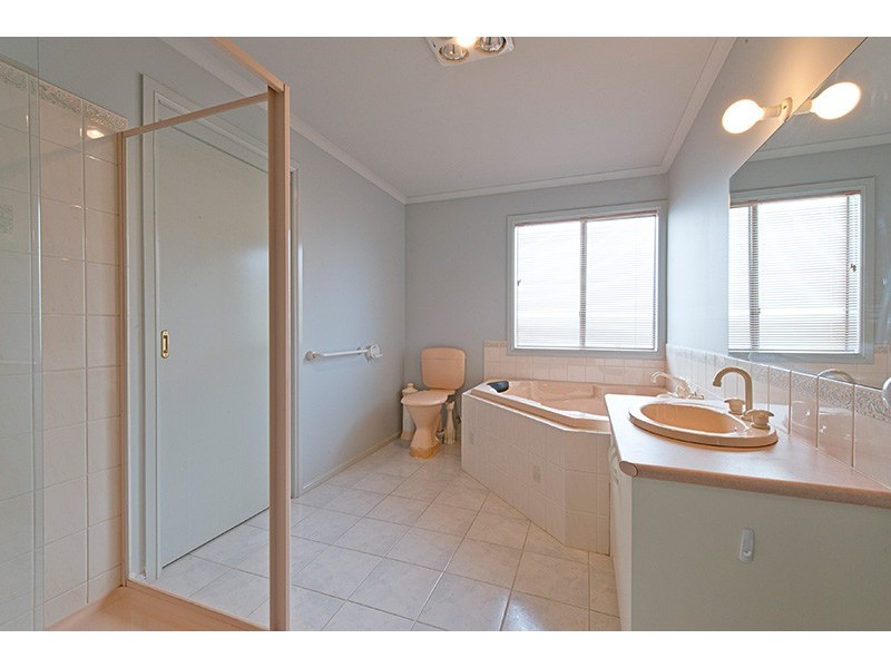 1 Scarborough Drive, Narre Warren South VIC 3805