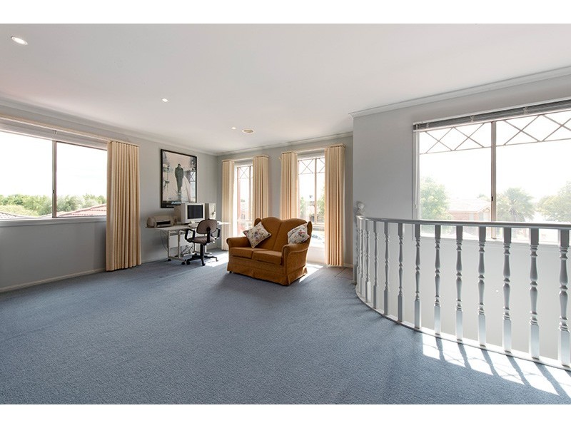 1 Scarborough Drive, Narre Warren South VIC 3805