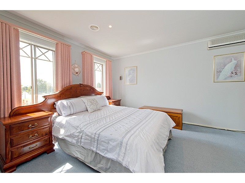 1 Scarborough Drive, Narre Warren South VIC 3805