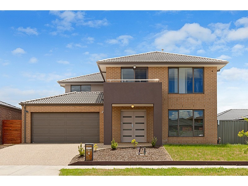 18 Ardent Crescent, Cranbourne East VIC 3977