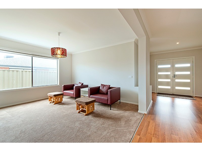 18 Ardent Crescent, Cranbourne East VIC 3977