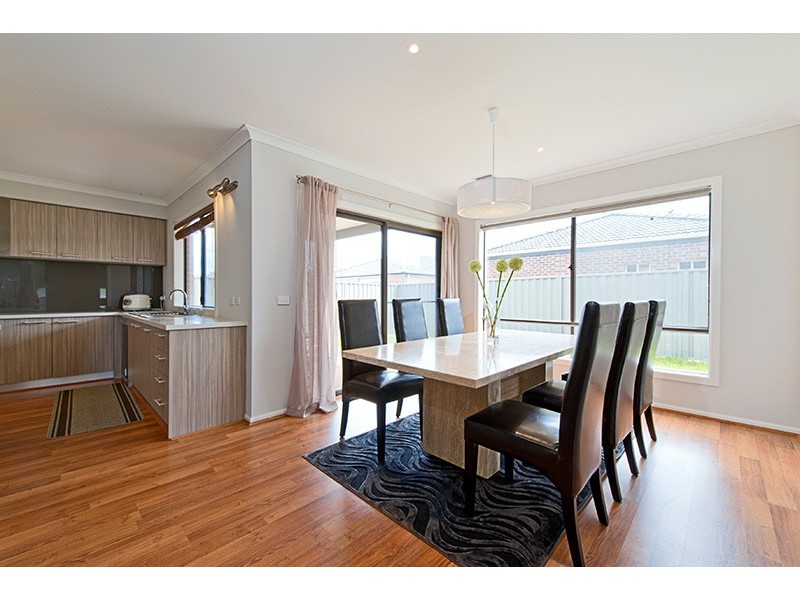 18 Ardent Crescent, Cranbourne East VIC 3977