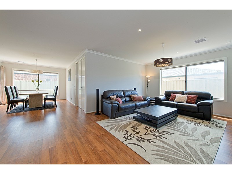 18 Ardent Crescent, Cranbourne East VIC 3977