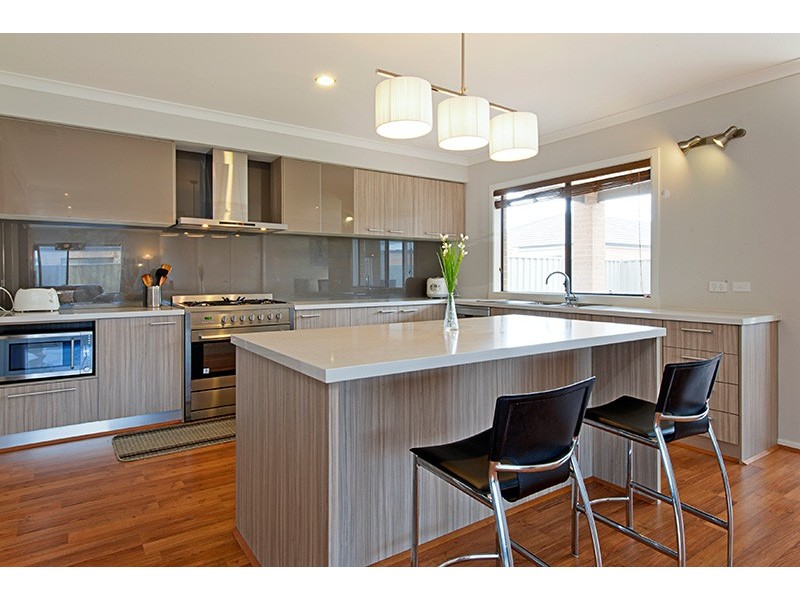 18 Ardent Crescent, Cranbourne East VIC 3977