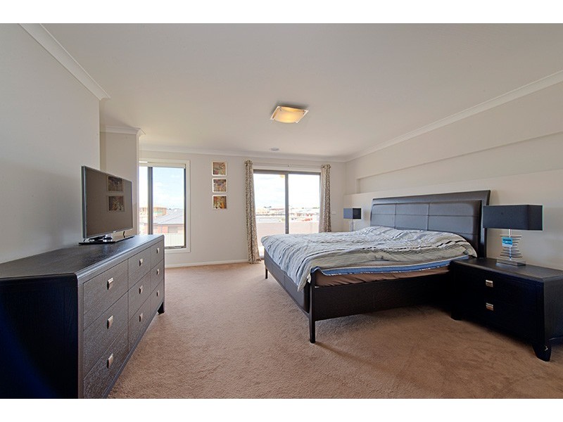 18 Ardent Crescent, Cranbourne East VIC 3977