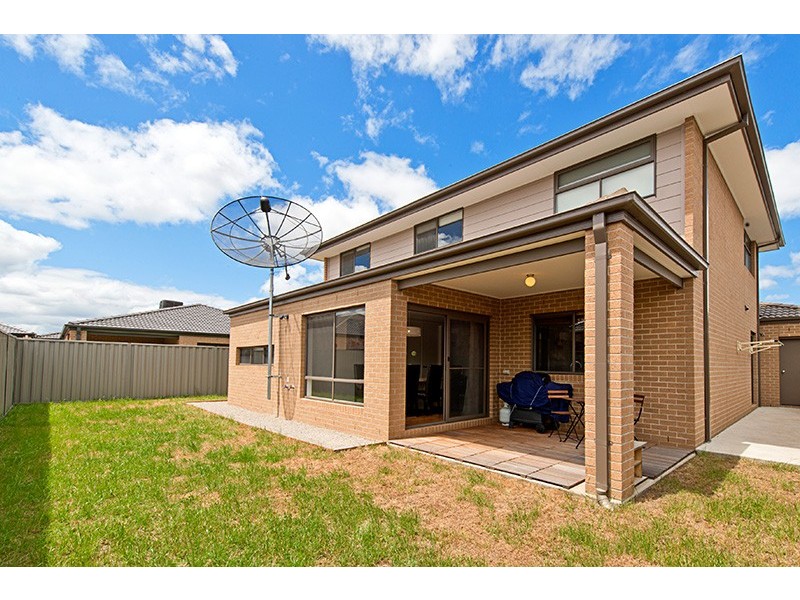 18 Ardent Crescent, Cranbourne East VIC 3977