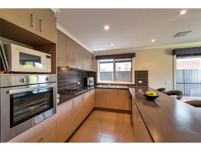 60 Tyndall Street, Cranbourne East VIC 3977