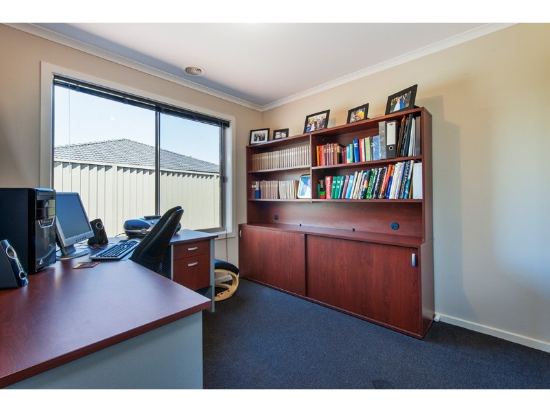 60 Tyndall Street, Cranbourne East VIC 3977