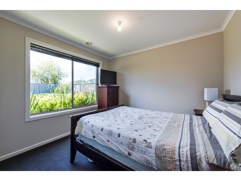 60 Tyndall Street, Cranbourne East VIC 3977
