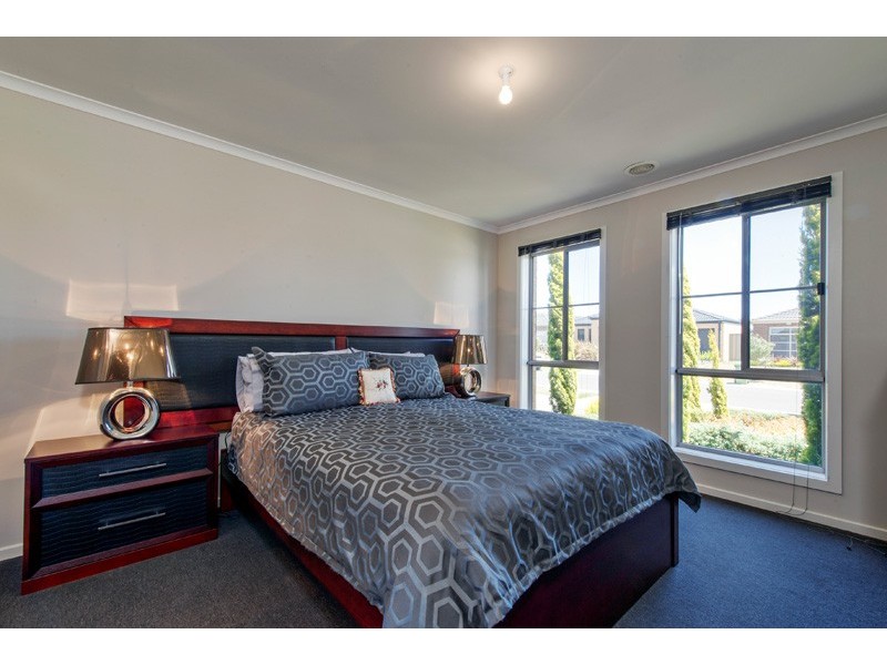 60 Tyndall Street, Cranbourne East VIC 3977